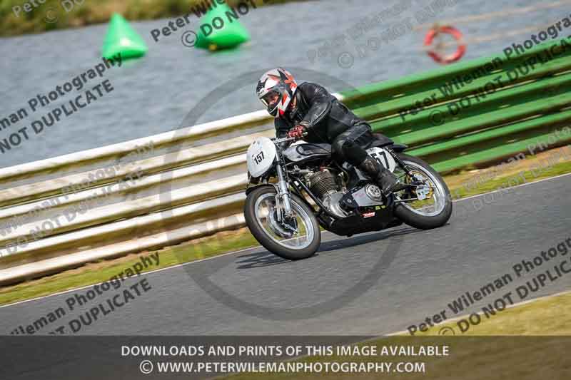 Vintage motorcycle club;eventdigitalimages;mallory park;mallory park trackday photographs;no limits trackdays;peter wileman photography;trackday digital images;trackday photos;vmcc festival 1000 bikes photographs